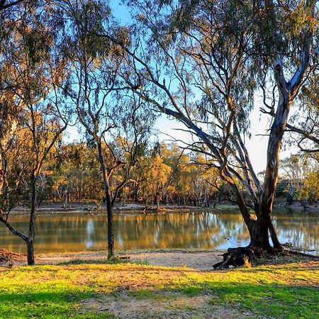 Deniliquin Riverside Caravan Park Exterior foto