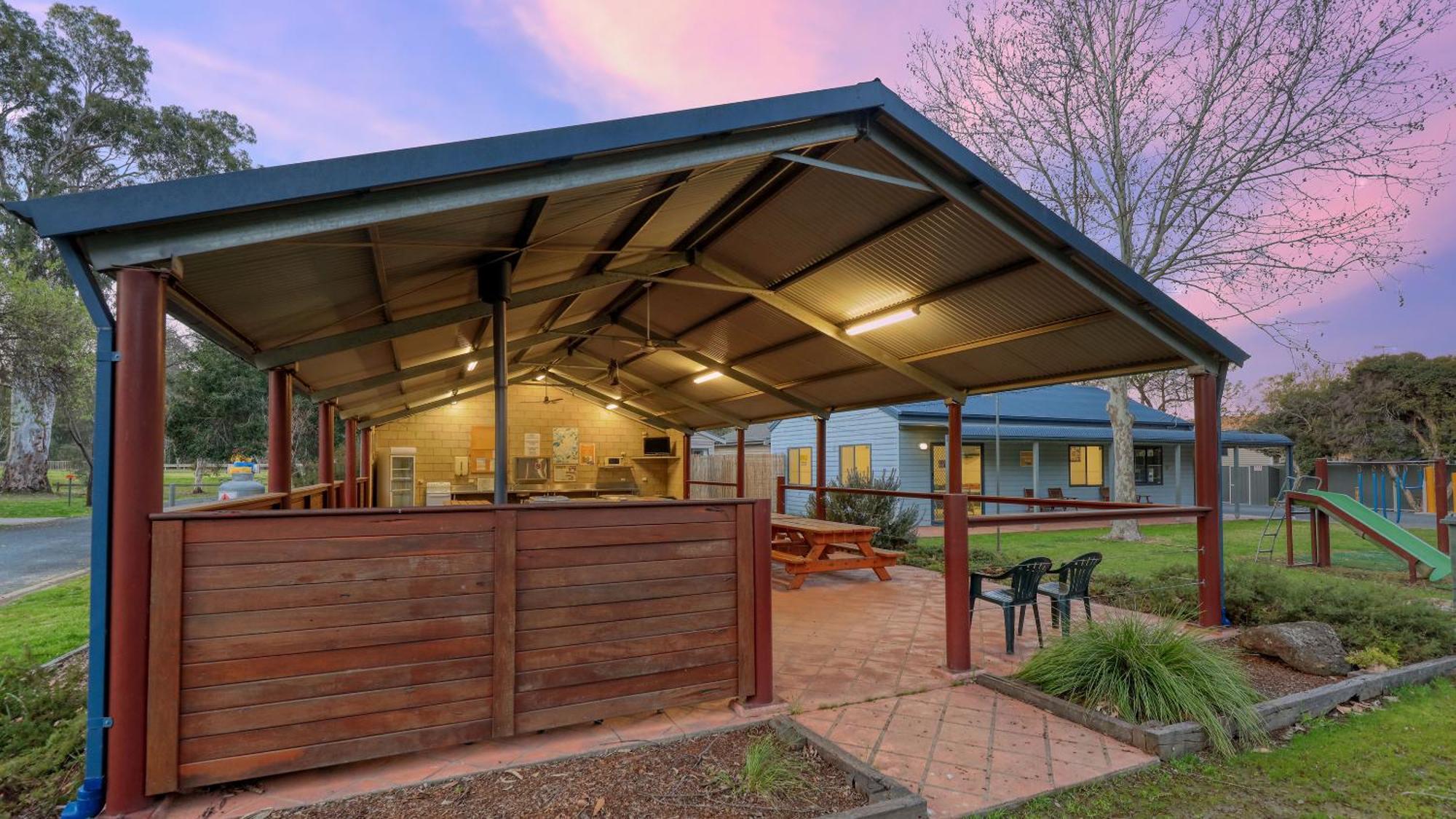 Deniliquin Riverside Caravan Park Exterior foto