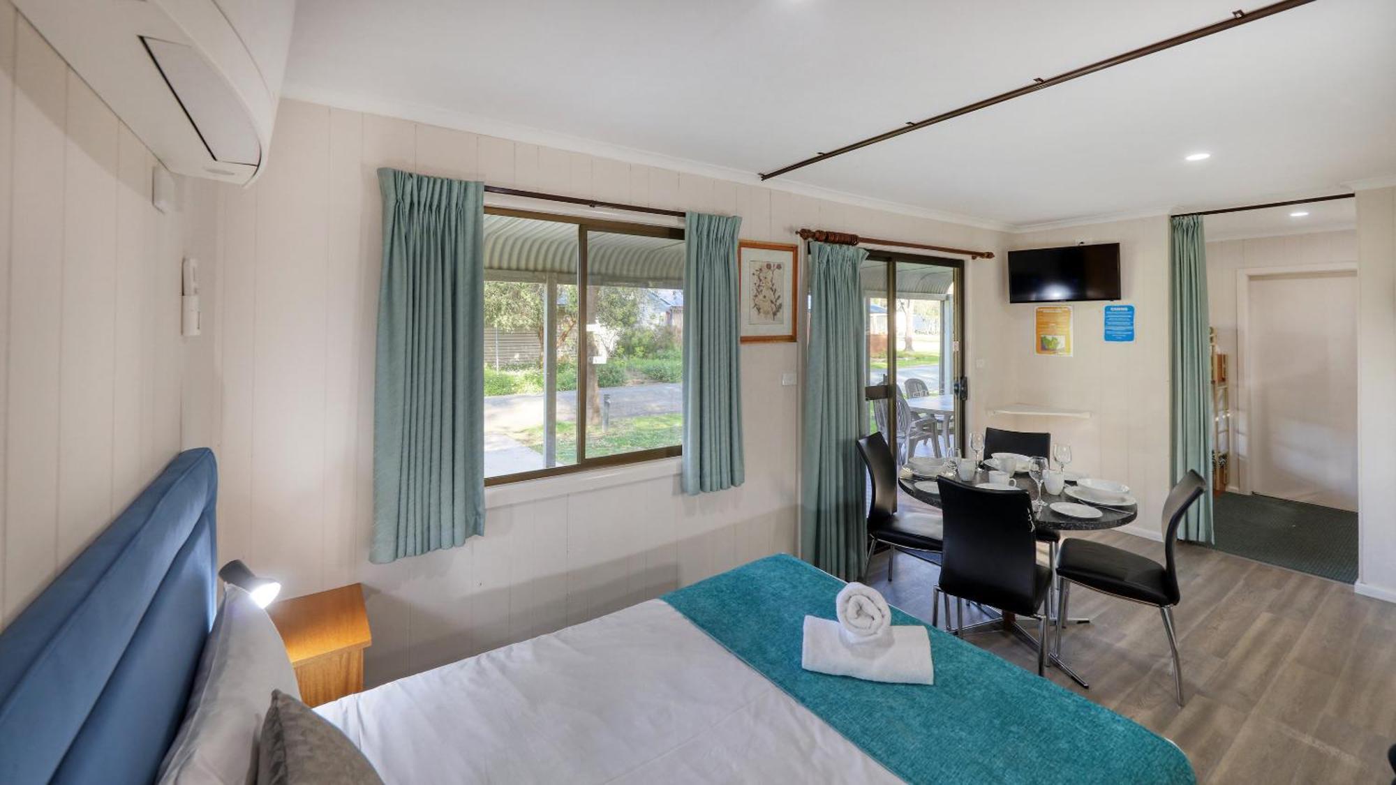 Deniliquin Riverside Caravan Park Exterior foto
