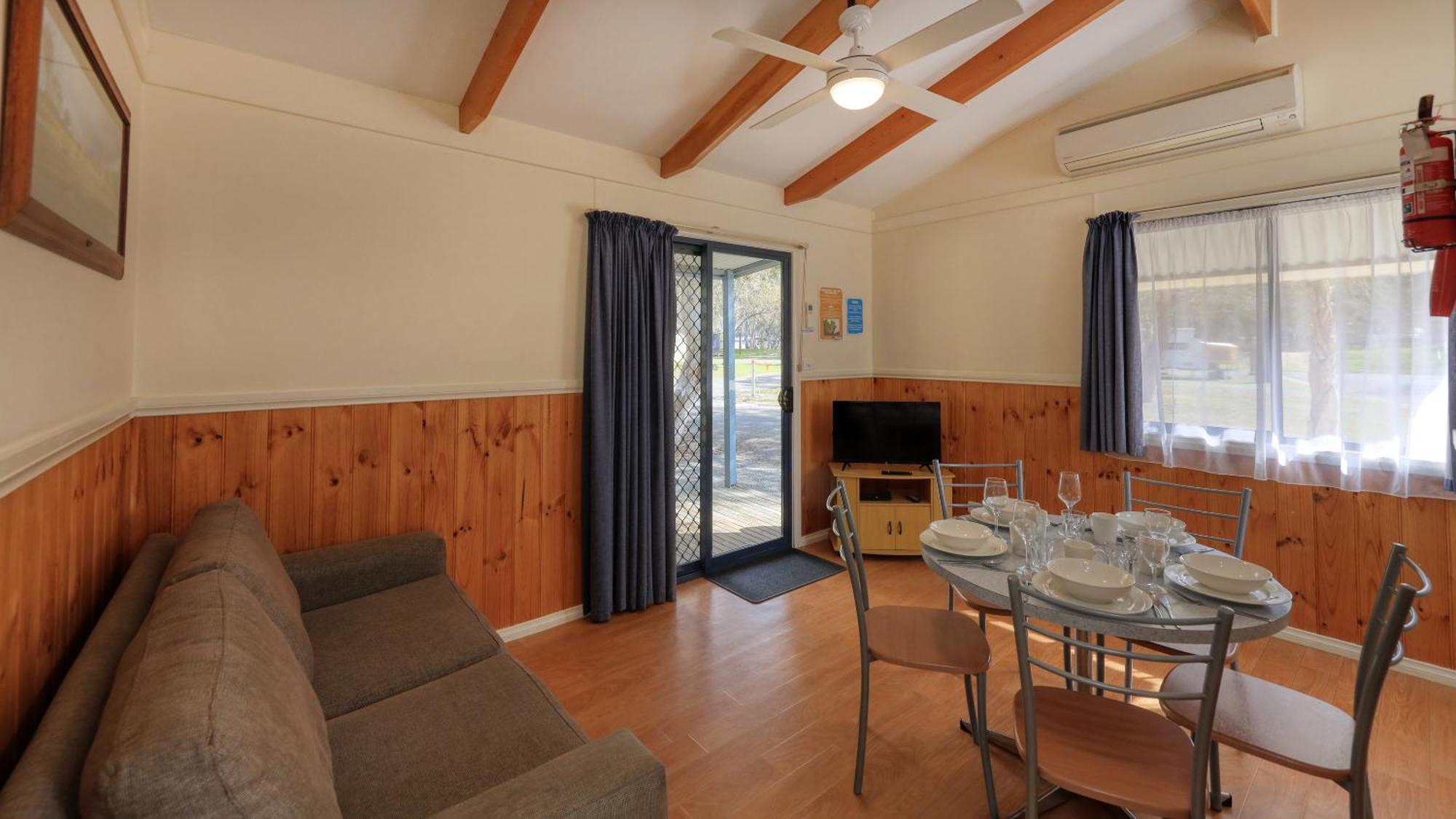 Deniliquin Riverside Caravan Park Exterior foto