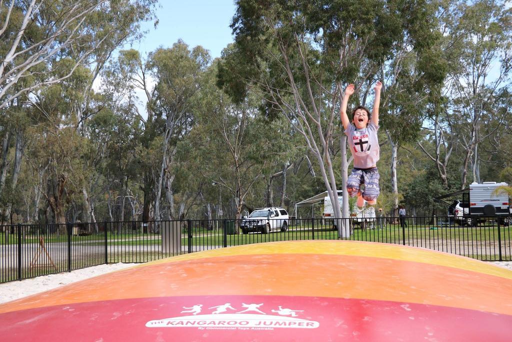 Deniliquin Riverside Caravan Park Exterior foto